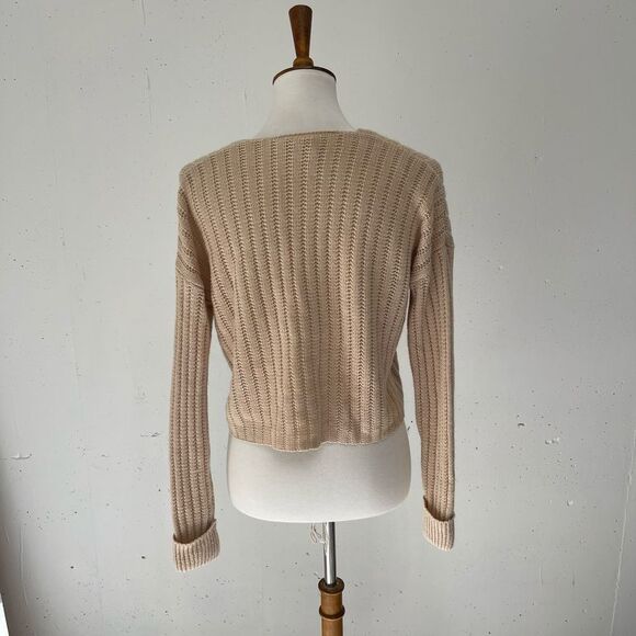 Sky and sparrow beige knit V-neck cropped sweater size small - Picture 4 of 10